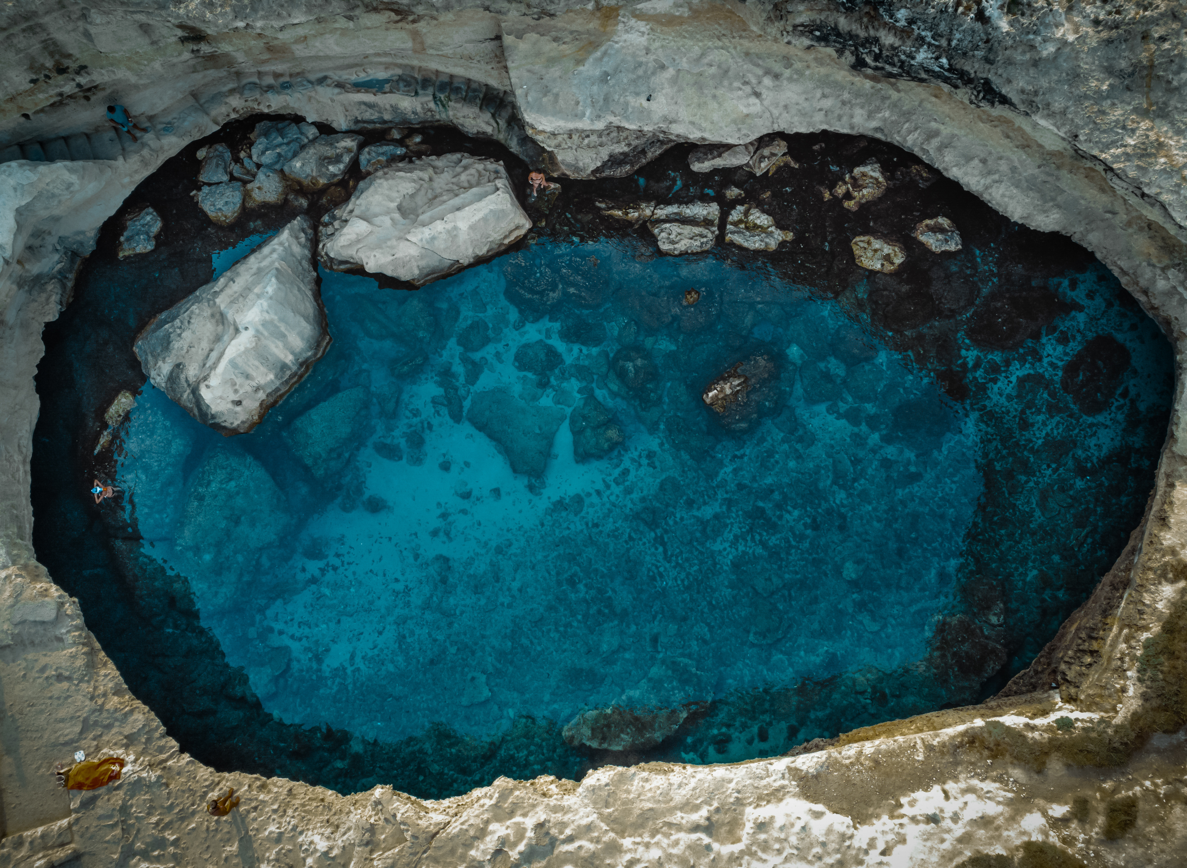 a great view on the "grotta della poesia" in puglia